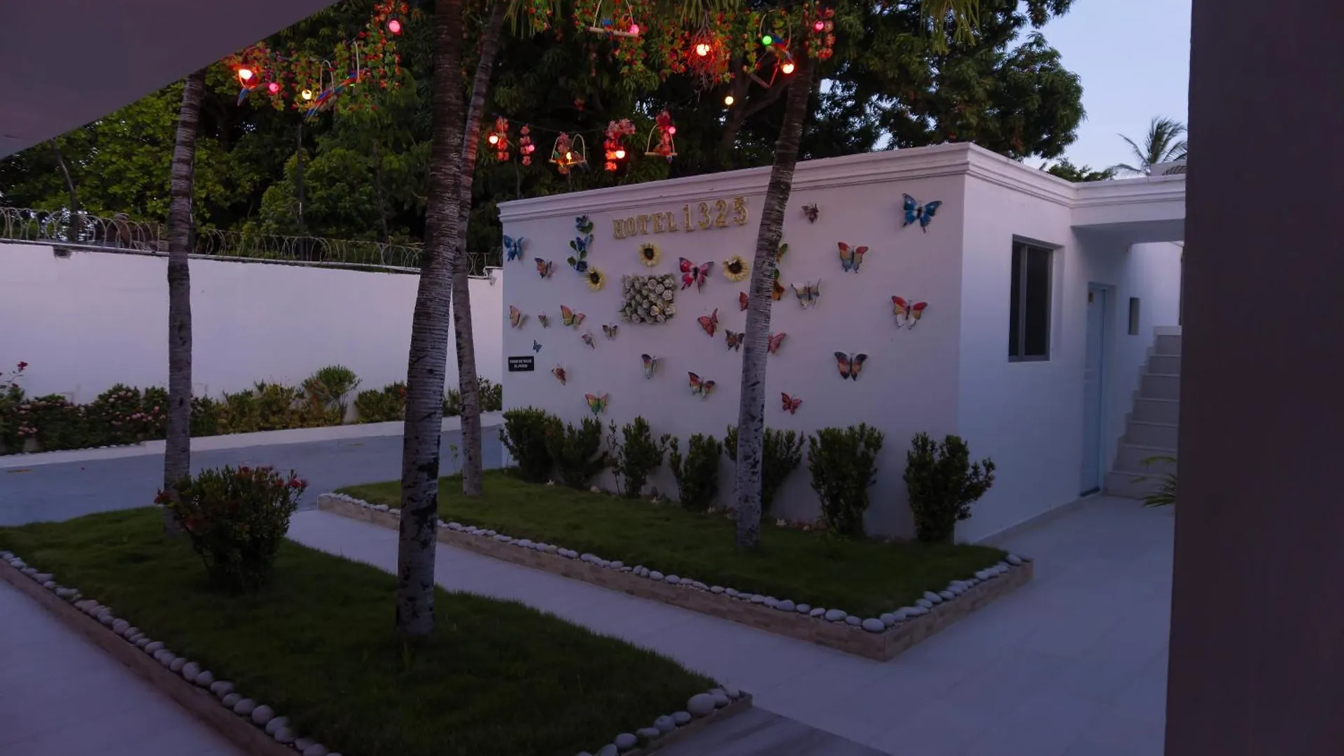 באני Hotel1325 מלון