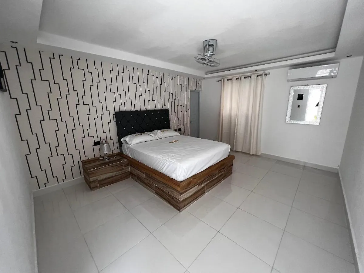 Hotel1325 Bani 3*,