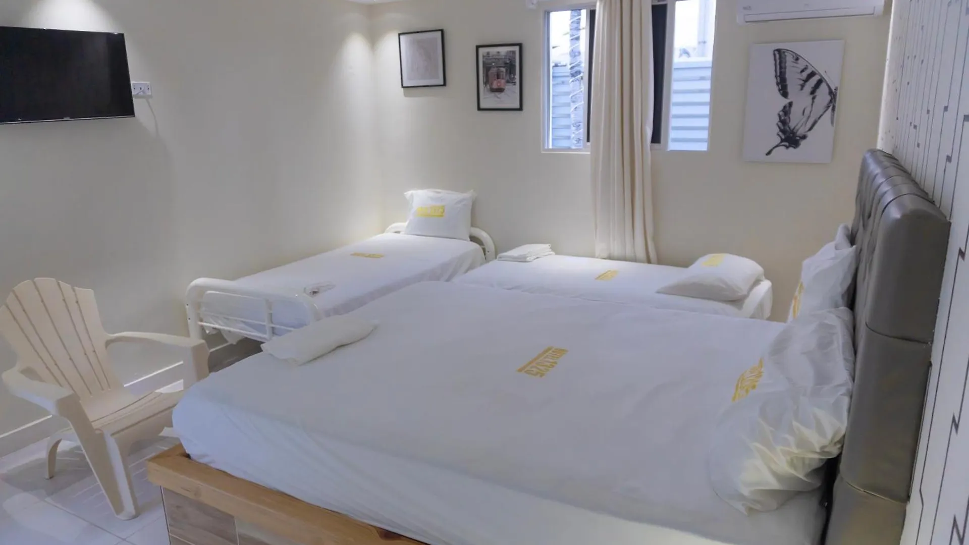 Hotel1325 Bani 3*,